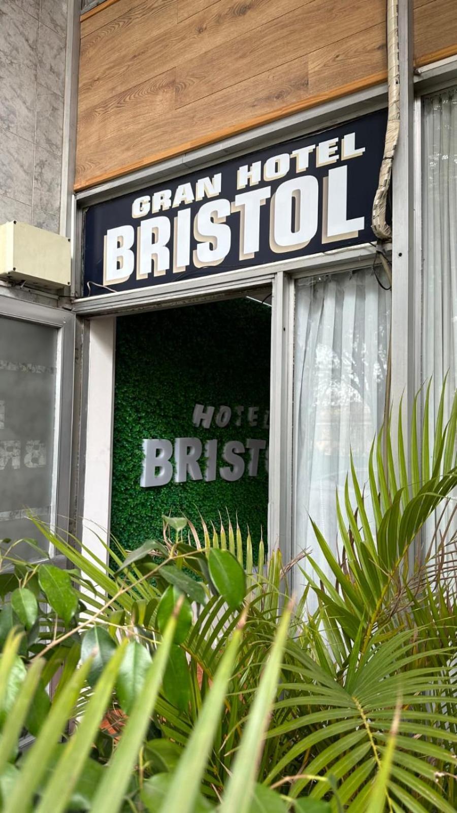 Hotel Bristol Cordoba Bagian luar foto